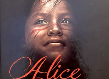 Alice im fremden Heimatland
