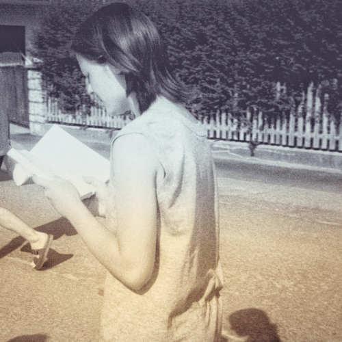 Das Beweisfoto: Schon mit 16 war Fabienne Lämmel ein Bücherwurm, der jede Chance zum Lesen nutzte.