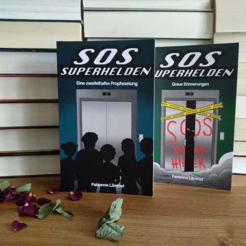 Die beiden Bände der SOS-Superhelden-Story.